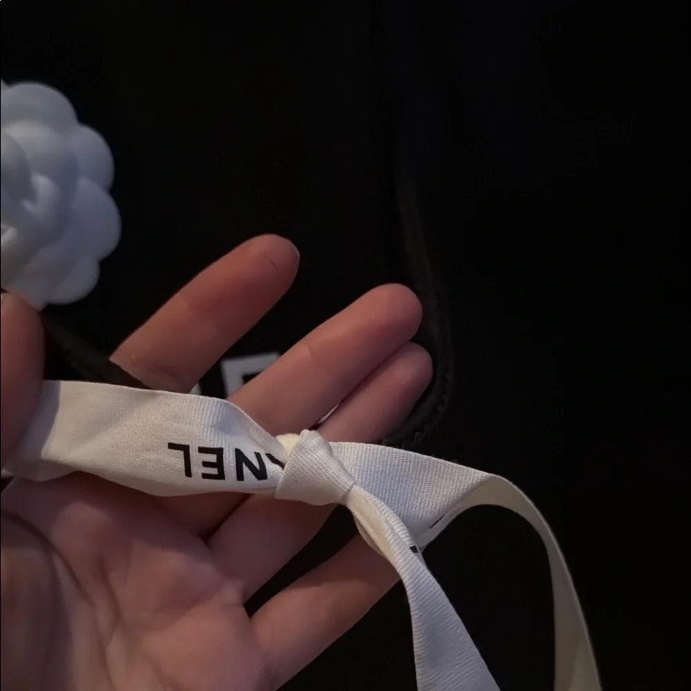 ❤️ NEW CHANEL Black and White with Iconic Shopping Bag - Picture 4 of 4